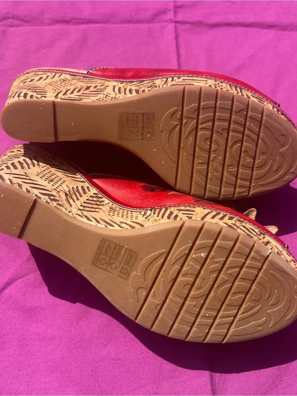 L’Artiste Red Leather Floral Slide Sandals